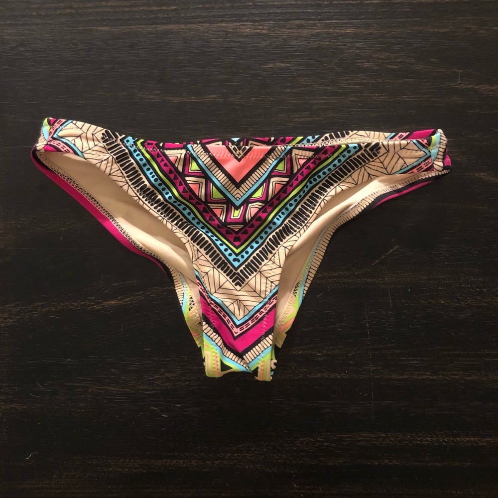 Cheeky bikini bottoms